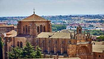 Anulada una orden de demolición de un cerramiento de terraza en Salamanca