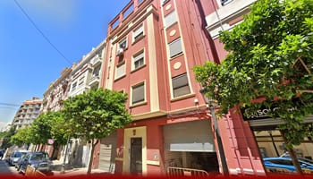 Reforma sin licencia de un bloque de 10 viviendas en Valencia