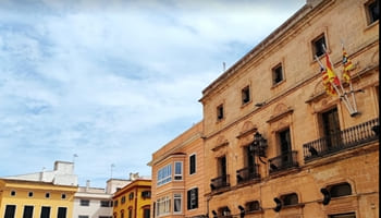 Menorca impone multas coercitivas a los propietarios de construcciones ilegales para instarles a su demolición