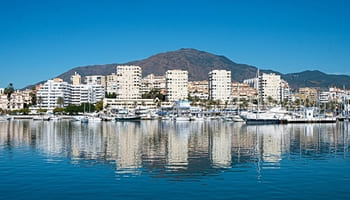 Se ejecuta la orden de demolición de un chiringuito en Estepona (Málaga)
