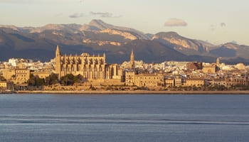 Palma de Mallorca suspenderá la concesión de licencias urbanísticas para uso turístico durante un año